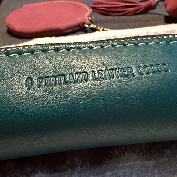 Peacock Small Sidekick - Picture 2 of 6